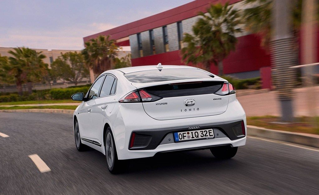 El Hyundai IONIQ Electric aumenta su autonomía hasta los 294 km y gana equipamiento