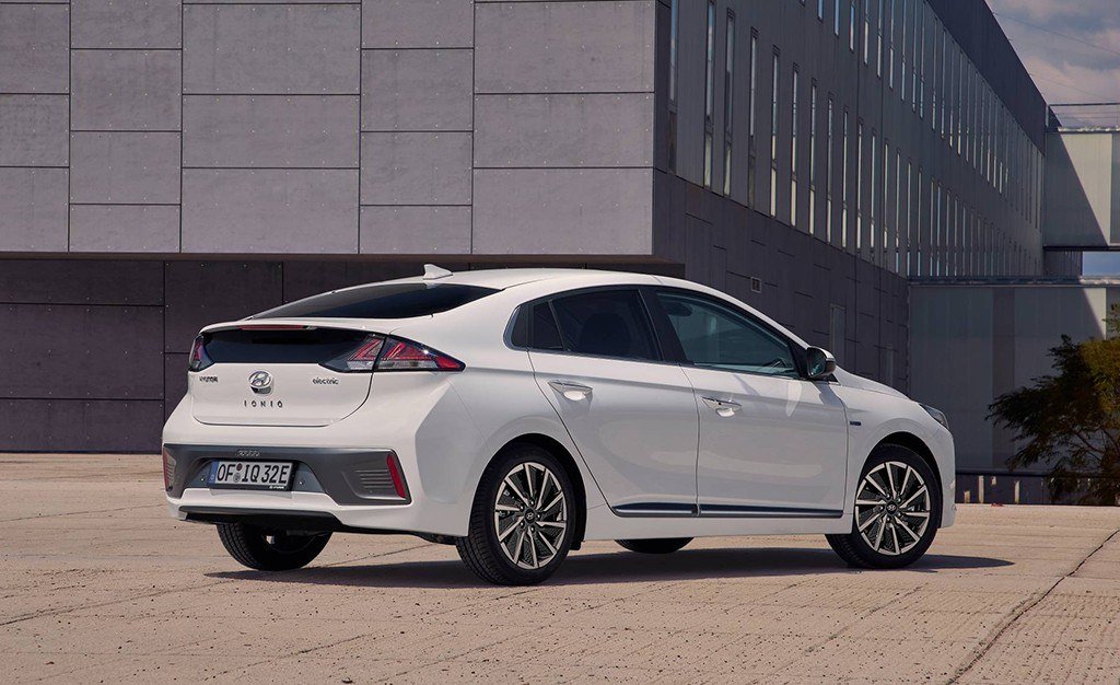 El Hyundai IONIQ Electric aumenta su autonomía hasta los 294 km y gana equipamiento