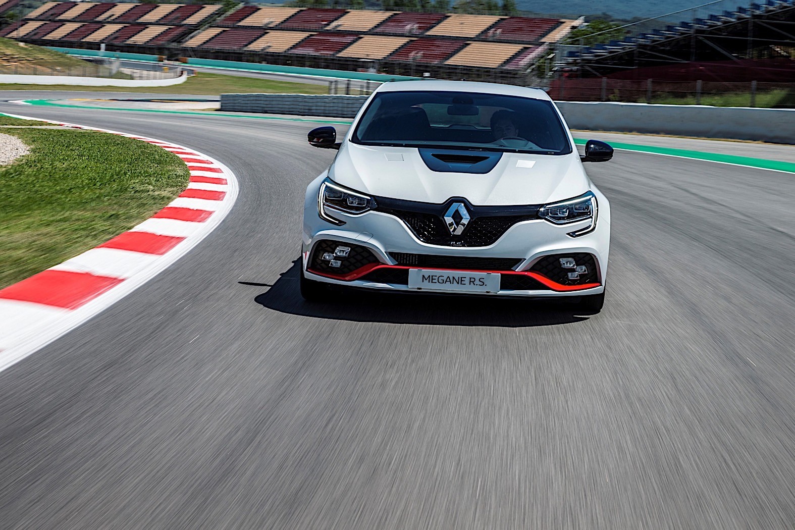 El Renault Mégane RS Trophy-R también es ahora el nuevo tracción delantera más rápido de Suzuka