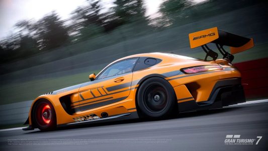 El Gran Turismo 7 recibe la actualización 1.32: llegan los Jaguar J220 y Mercedes-AMG GT3