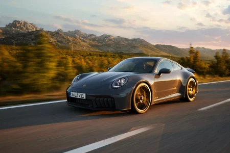 El primer nueveonce híbrido de la historia se llama Porsche 911 GTS y tiene 541 CV