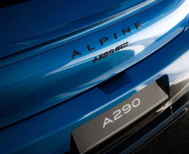 El Alpine A290 ya es oficial: así es el primer coche eléctrico de la firma