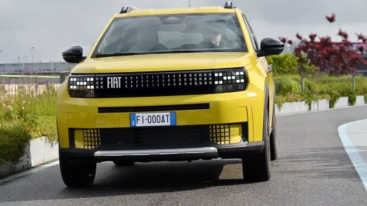 FIAT Grande Panda: así es la reinterpretación que llega con opciones híbridas y eléctricas