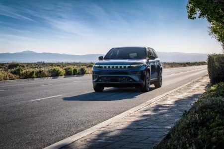 Jeep Wagoneer S: más de 482 km de autonomía... y 600 CV de potencia. Y sí, es eléctrico