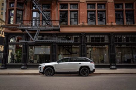 Jeep Wagoneer S: más de 482 km de autonomía... y 600 CV de potencia. Y sí, es eléctrico