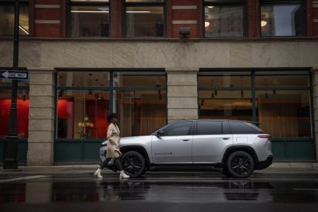 Jeep Wagoneer S: más de 482 km de autonomía... y 600 CV de potencia. Y sí, es eléctrico