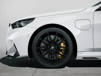 BMW pone un poco a dieta al nuevo M5 con algunas piezas M Performance