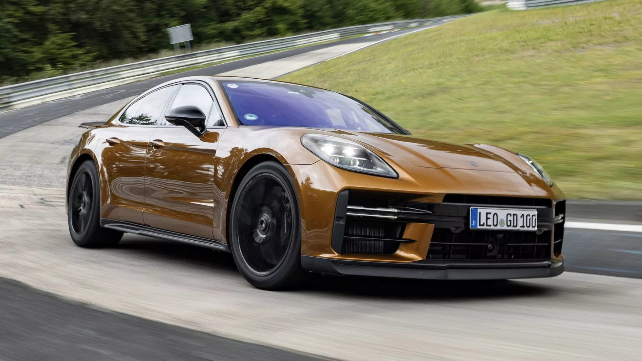 El nuevo Porsche Panamera marca un nuevo récord en Nürburgring para sedanes lujosos