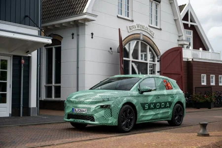 El SUV Skoda Elroq anuncia sus tres baterías y autonomía que ofrecerá: ¿será competitivo?