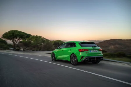 El Audi RS 3 2025 se pone al día: nueva estética, chasis reajustado y... un nuevo olor en su interior