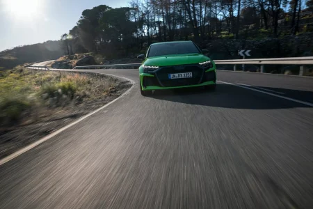 El Audi RS 3 2025 se pone al día: nueva estética, chasis reajustado y... un nuevo olor en su interior