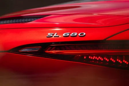 El Mercedes-Maybach SL 680 Monogram Series es el descapotable ideal para hacer viajes largos... pero no llega con un V12