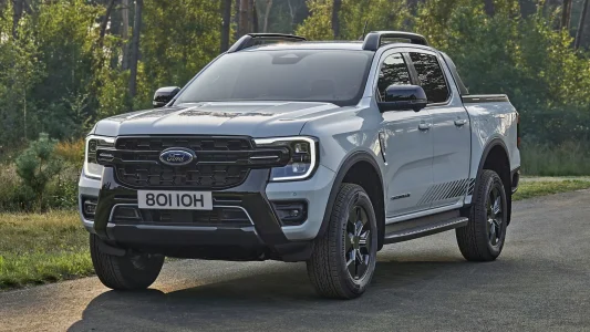 El Ford Ranger PHEV destrona a las versiones diésel y gasolina: 45 km de autonomía eléctrica y 279