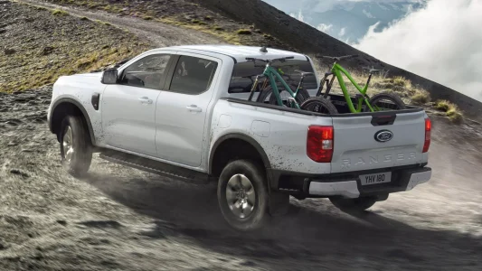 El Ford Ranger PHEV destrona a las versiones diésel y gasolina: 45 km de autonomía eléctrica y 279