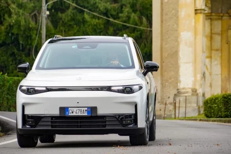 Este es el nuevo SUV con el que cuenta Stellantis para rivalizar con el Tesla Model Y