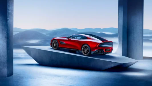 Llega el nuevo Aston Martin Vanquish: ¡larga vida a los motores V12!