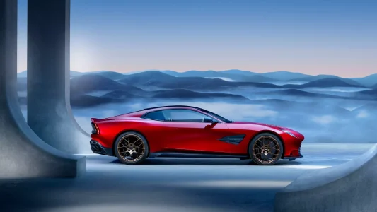 Llega el nuevo Aston Martin Vanquish: ¡larga vida a los motores V12!