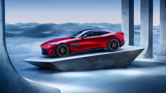 Llega el nuevo Aston Martin Vanquish: ¡larga vida a los motores V12!