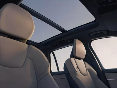 Volvo XC90 2025: el veterano SUV recibe una nueva pantalla central y mejor aislamiento acústico