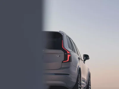 Volvo XC90 2025: el veterano SUV recibe una nueva pantalla central y mejor aislamiento acústico