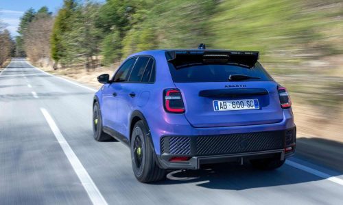 El Abarth 600e es el más potente en la historia de la marca... ¡y es un SUV!