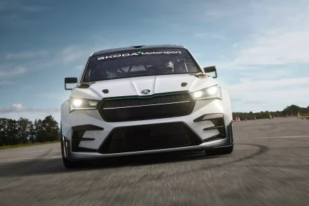 El Skoda Enyaq RS Race auna tres conceptos controvertidos: SUV, competición y 100% eléctrico