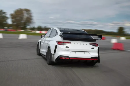 El Skoda Enyaq RS Race auna tres conceptos controvertidos: SUV, competición y 100% eléctrico