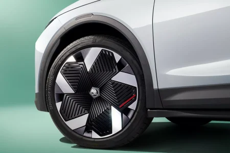 Škoda Elroq: el b-SUV checo que es 100% eléctrico, tiene hasta 560 km de autonomía y arranca en 34.490 euros