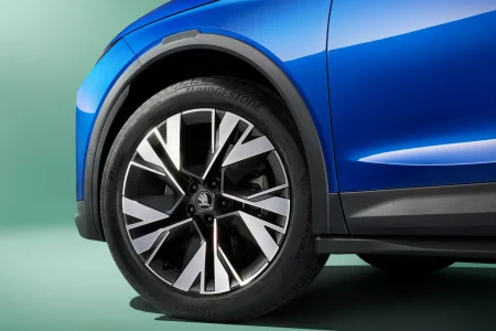 Škoda Elroq: el b-SUV checo que es 100% eléctrico, tiene hasta 560 km de autonomía y arranca en 34.490 euros