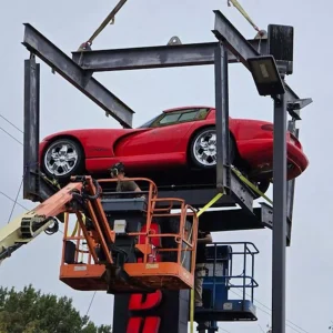 Este Dodge Viper se ha tirado 28 años encima de un concesionario. Ahora será restaurado... para volver al mismo sitio