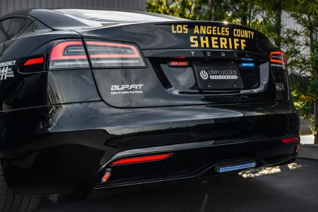 Este Tesla Model S Plaid de la policía con 1.020 CV te hará pensártelo dos veces si quieres huir