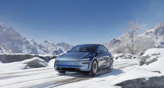 El Tesla Model Y Juniper se ha desvelado en China: ahora con cámara frontal delantera y palanca para los intermitentes