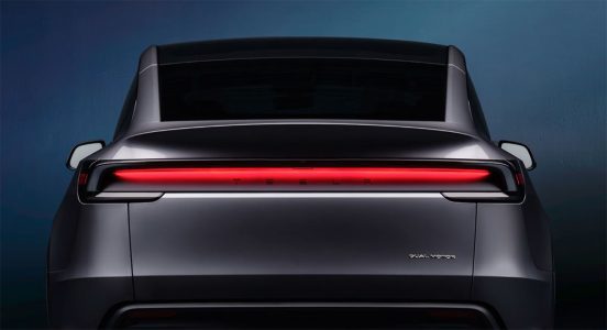 El Tesla Model Y Juniper se ha desvelado en China: ahora con cámara frontal delantera y palanca para los intermitentes