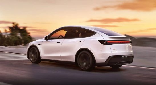 El Tesla Model Y Juniper se ha desvelado en China: ahora con cámara frontal delantera y palanca para los intermitentes