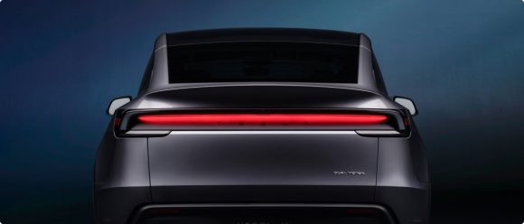 El Tesla Model Y Juniper se ha desvelado en China: ahora con cámara frontal delantera y palanca para los intermitentes